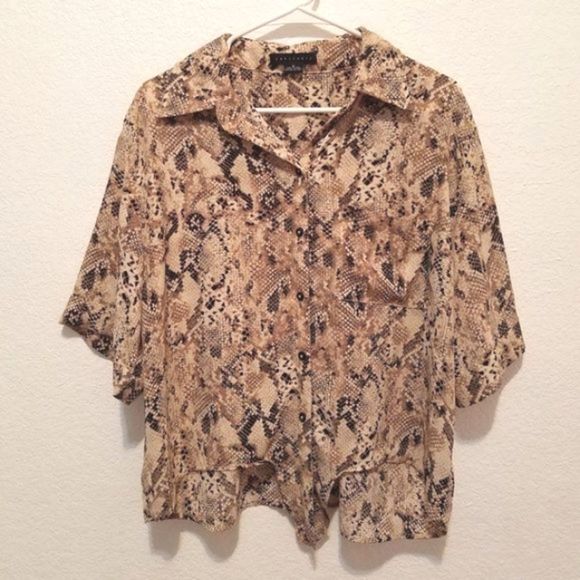 Sanctuary Women's Snakeskin Short Sleeve Blouse size Medium - Picture 1 of 7